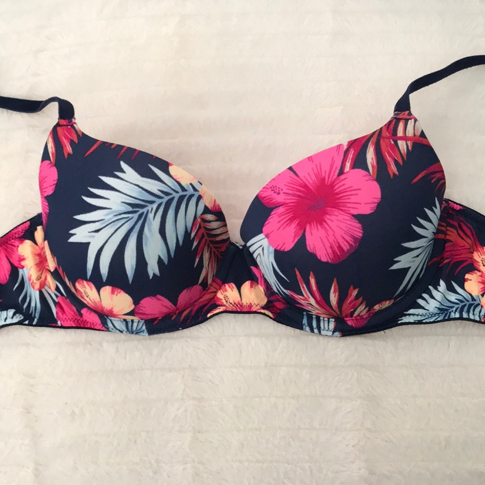 CUTE PINK BRA!!! barely worn, very new!